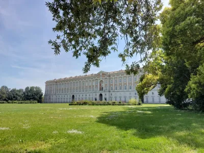 reggia caserta lato